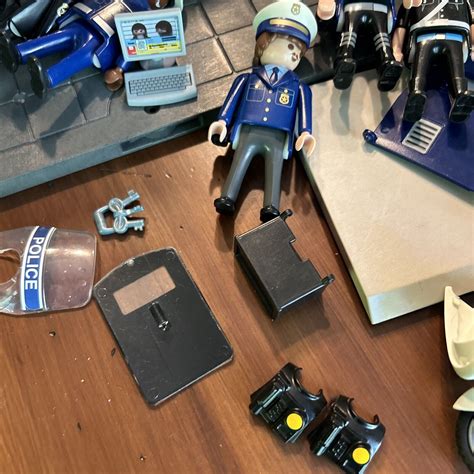 New Playmobil City Action Take Along Police Station Carrying