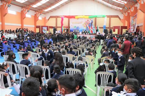 Arce inaugura el año escolar y Pary acusa a algunos maestros de buscar