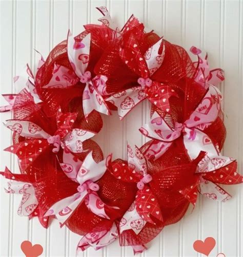 Easy Mesh Ribbon Valentine S Day Wreath Diy Valentines Day Wreath