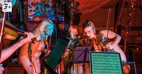 Naked String Quartet Im KitKat Club Klassische Musik Ganz Nackt