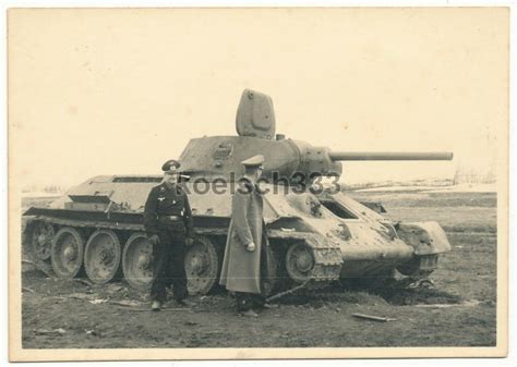 Foto Major In Panzer Uniform Am Russischen T Panzer Beute T