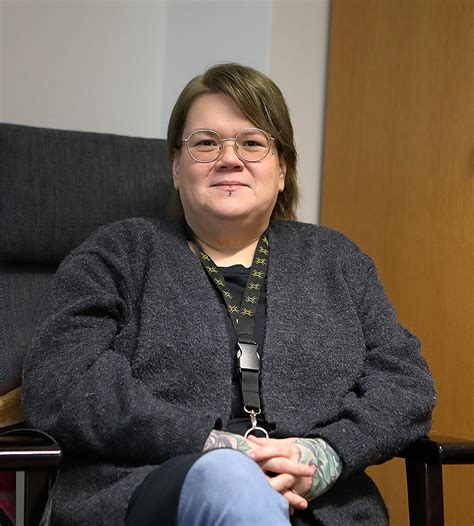 pinja kumento nauttii tyoestaeaen kehitysvammaisten parissa rauhan tervehdys