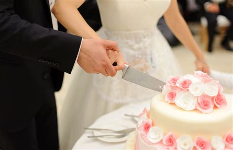 Cement Icing From 15 Worst Wedding Cake Disasters The Daily Meal