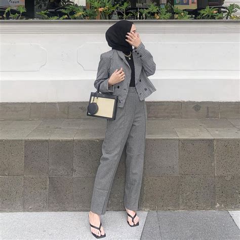 10 OOTD Hijab Formal Dengan Blazer Pas Untuk Kerja