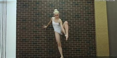 Tight Slavjanka Does Gymnastics Naked Tnaflix