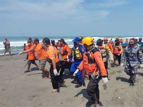 Mayat Perempuan Tanpa Busana Ditemukan Di Pantai Ngrawe