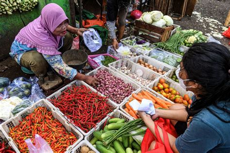 Harga Bahan Pokok Naik Jelang Ramadan