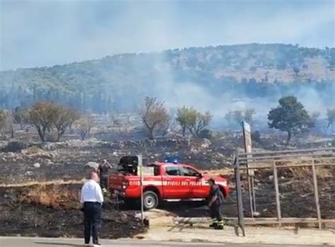 Vasto Incendio A Borgo Celano Sul Posto Carabinieri Vigili Del Fuoco