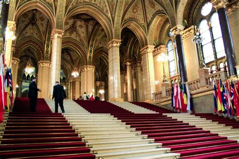 Inside Parliament - Earth Trekkers