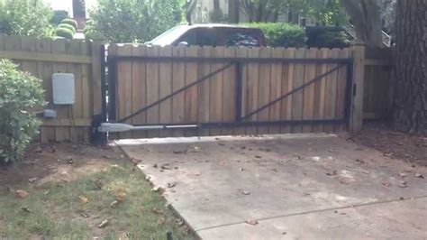 Privacy Gate With Steel Frame Swing Gate Operated Or Automatic Youtube