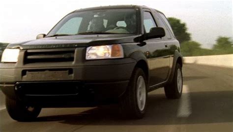 IMCDb org 1998 Land Rover Freelander Series I L314 in Alarm für