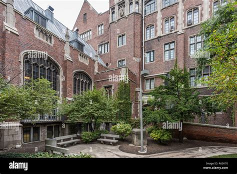 Exterior of building on the University of Illinois Chicago Medical ...