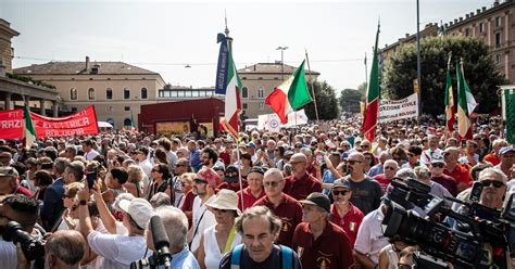 Le Commemorazioni E Il Corteo Per L Anniversario Della Strage Di Bologna