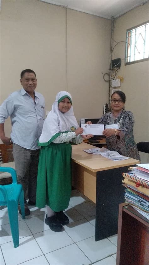 PENYERAHAN BANTUAN DANA PENDIIKAN PUTRA PUTRI ANGGOTA KPRI KPRI UNDIP