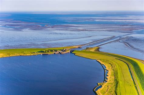 Luftbild Krummh Rn Greetsiel Sperrwerk Leysiel In Ostfriesland An Der