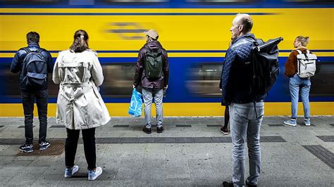 Treinkaartjes Duurder Maken In De Spits Werkt Averechts Meer Mensen