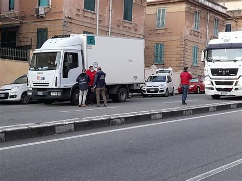 Messina Controlli Sui Mezzi Che Trasportano Cibo