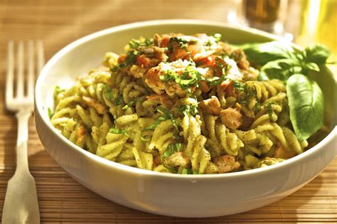 Fusilli Met Pesto En Zalm Recept Voeding En Fitness Nl