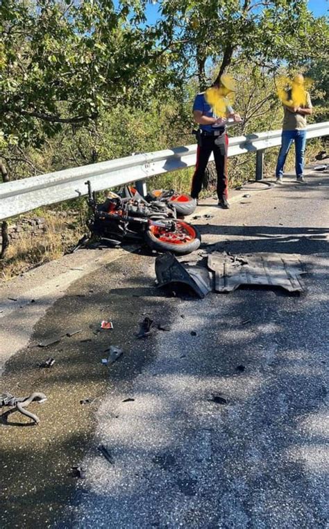 Scontro Frontale A Linguaglossa Ferito Un Motociclista Di 22 Anni