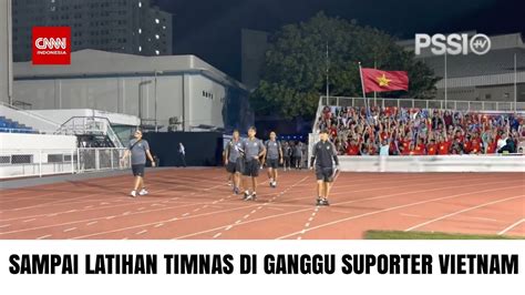 Kurang Ajar Suporter Vietnam Ganggu Latihan Timnas Youtube