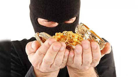 New Delhi Drug Addict Held For Stealing Bag Containing Gold Silver Ornaments Worth Lakhs At