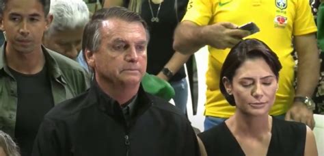 Bolsonaro E Michelle V O A Evento Cat Lico Em Bras Lia