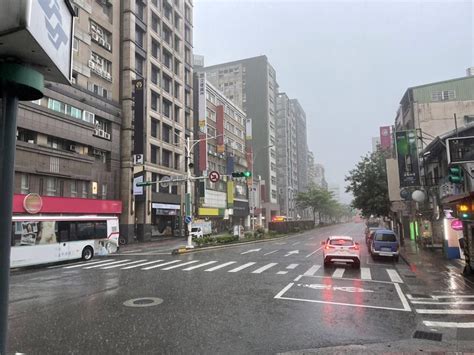 快新聞／午後對流雲系發威「15縣市大雨特報」 2縣市大雷雨來襲 民視運動網