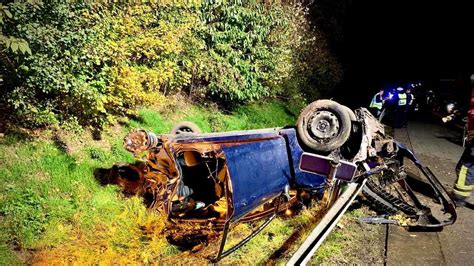 Unfall Drama Auf Der A Auto Auf Dach Hubschrauber Sucht Fl Chtigen