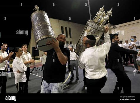 Simchat Torah Fotos Und Bildmaterial In Hoher Aufl Sung Seite Alamy