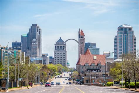 Saint Louis Gateway Arch and Downtown Skyline Editorial Stock Image ...