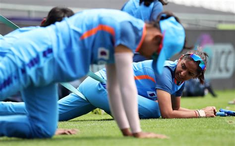 Harmanpreet Kaur warms up | ESPNcricinfo.com