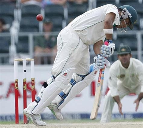 Team Mates Congratulate Peter Siddle On Dismissing Hashim Amla