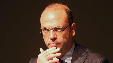 Alfano Presenta Il Suo Libro Centro Blindato Guarda Le Foto