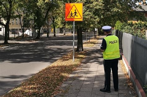 Policjanci Sprawdzali Oznakowanie Dr G W Rejonach Szk I Przedszkoli