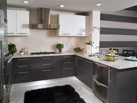 G-Shaped Kitchen Layouts - Design, Tips & Inspiration