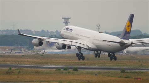 Airbus A340 Lufthansa landing 7009995 Stock Video at Vecteezy