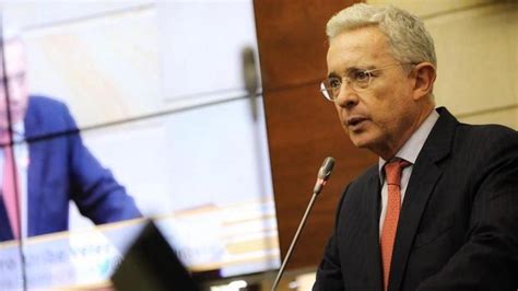 Lvaro Uribe Expresidente Fue Acusado Formalmente Por La Fiscal A