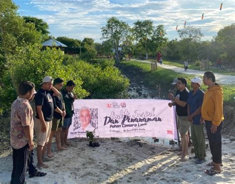 Cegah Erosi Pantai Relawan Ganjar Gelar Kegiatan Penanaman Bibit Pohon