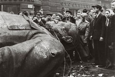 Toppling Monuments A Visual History The New York Times