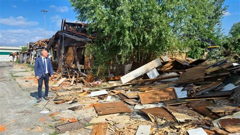 Chiuso Il Campo Nomadi Di Collegno Demolite Le Baracche