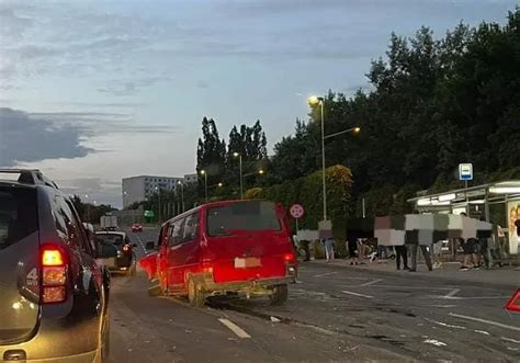 Wypadek W Krakowie Zderzenie Osob Wki Z Busem S Poszkodowani Foto