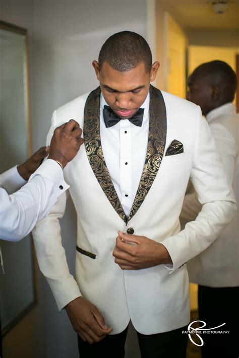 Grooms wedding look | Wedding suits men, Groom suit black, Wedding ...