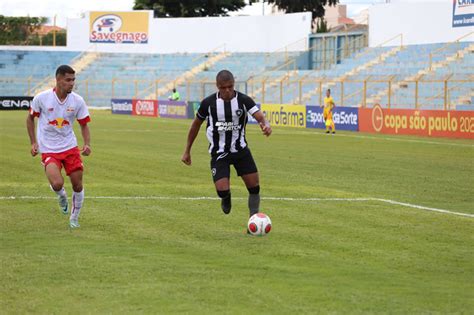 Botafogo perde para o Red Bull Bragantino e deixa a Copa São Paulo na