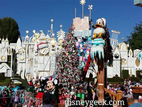 A Christmas Fantasy parade at Disneyland - The Geek's Blog @ disneygeek.com