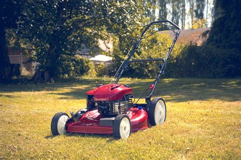 A 4wd Self Propelled Mower Review The Troy Bilt 4x4 Xp Gf Video Gardenfork Eclectic Diy