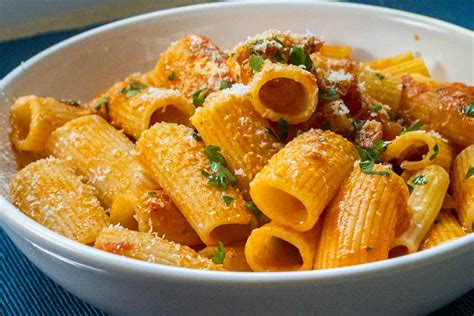 Rigatoni Amatriciana Recipe Foodtrippers