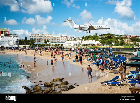 Saint maarten airport hi-res stock photography and images - Alamy