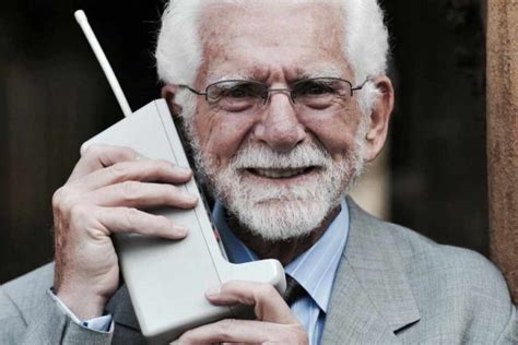 Anni Fa Usciva Il Primo Cellulare Del Mondo Pesava Un Chilo Ed Era