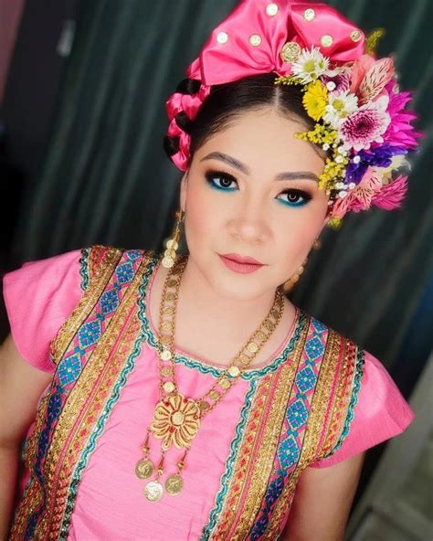 Dama Istme A Mujeres Mexicanas Peinados Con Trenzas De Colores