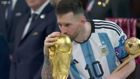 lionel messi kisses world cup  winning  golden ball award